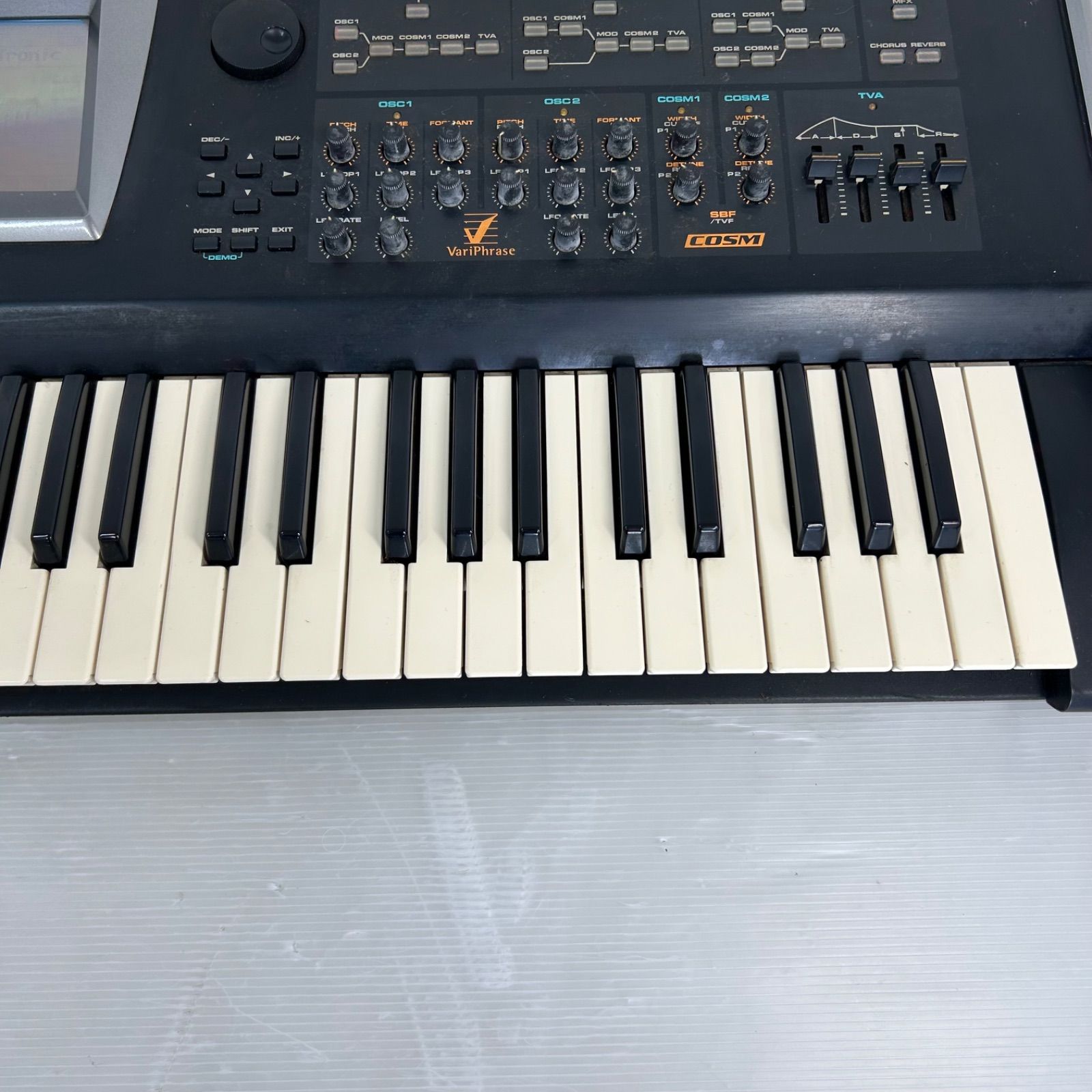 Analog Synthesizer Roland V-Synth Zq71181 61