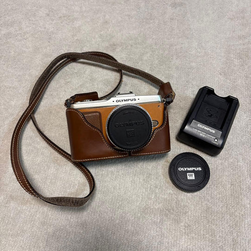 Olympus Mirrorless Interchangeable Lips E-P2