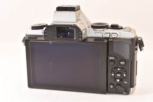 Olympus Mirrorless Interchangeable Lips Om-D E-M5 J2606127