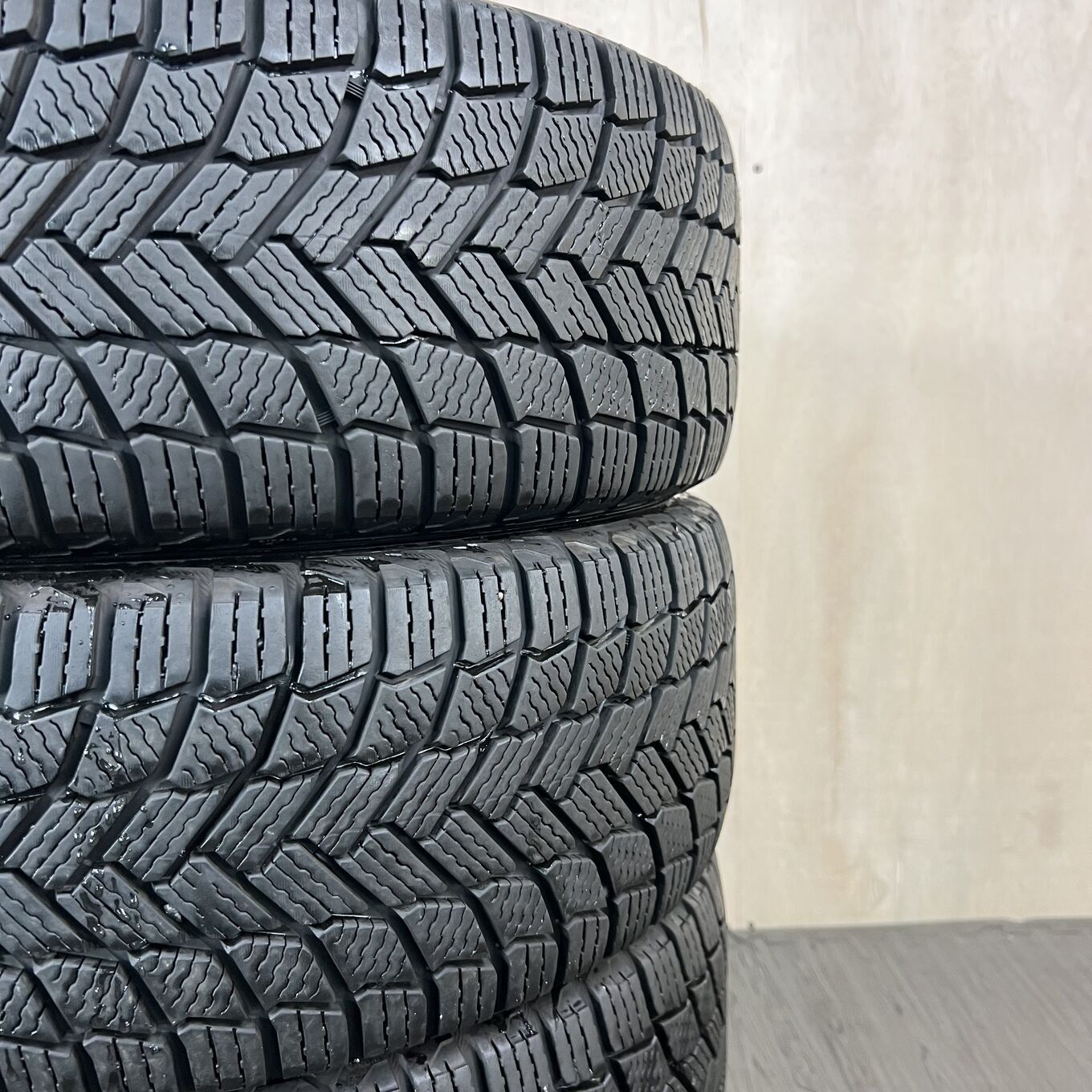 Nissan 17 Inches Michelin 205/50R17 #540S40925