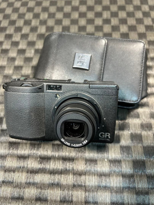 Compact Digital Cameras Gr