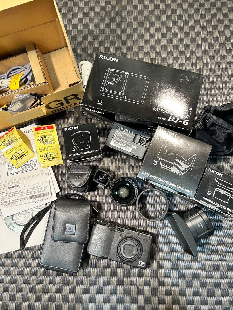 Compact Digital Cameras Gr
