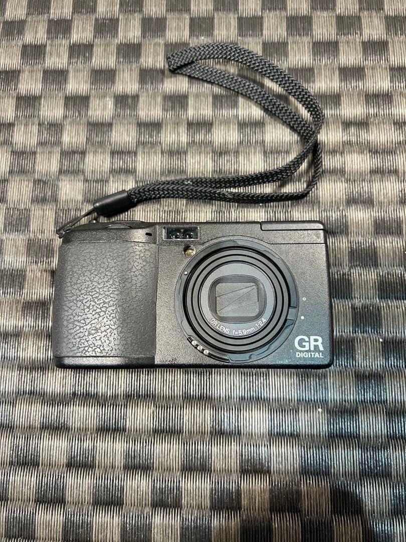 Compact Digital Cameras Gr