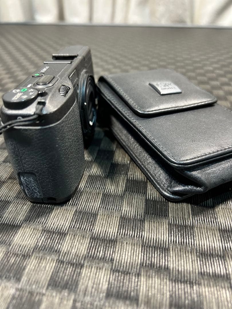 Compact Digital Cameras Gr