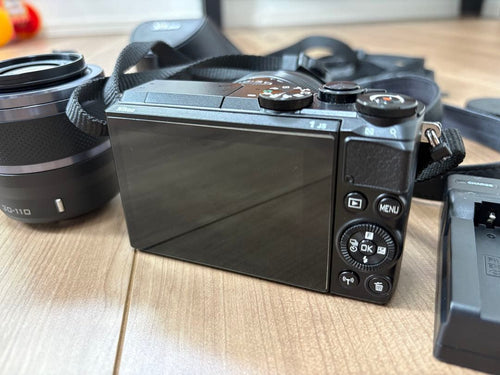 Nikon Mirrorless Interchangeable Lens Cameras J5