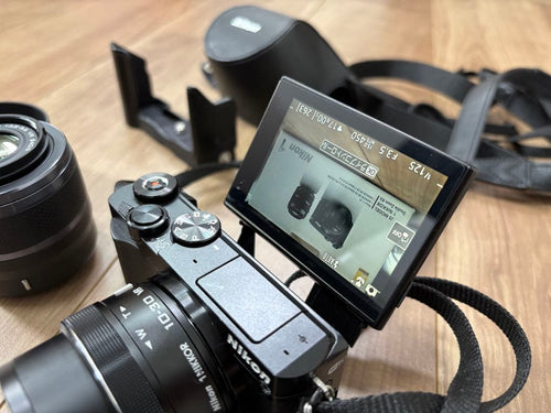 Nikon Mirrorless Interchangeable Lens Cameras J5