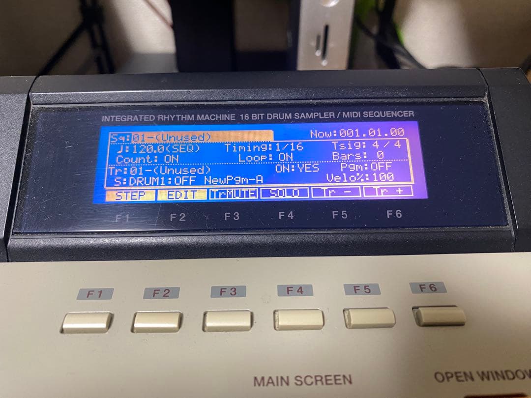 Akai Professional Samplers Mpc2000Xl Cf 32Mb