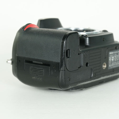 Nikon Digital Slr 8,900 D7000 F