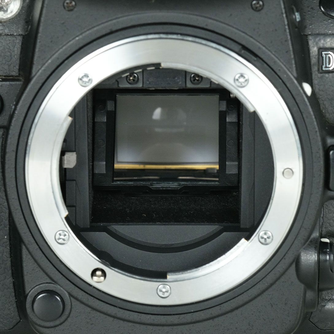 Nikon Digital Slr 8,900 D7000 F