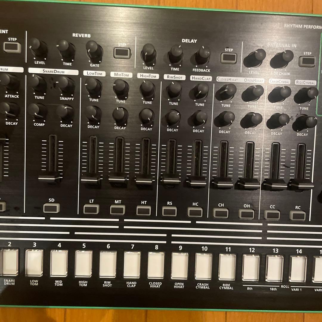 Roland Rhythm Machines Tr-8