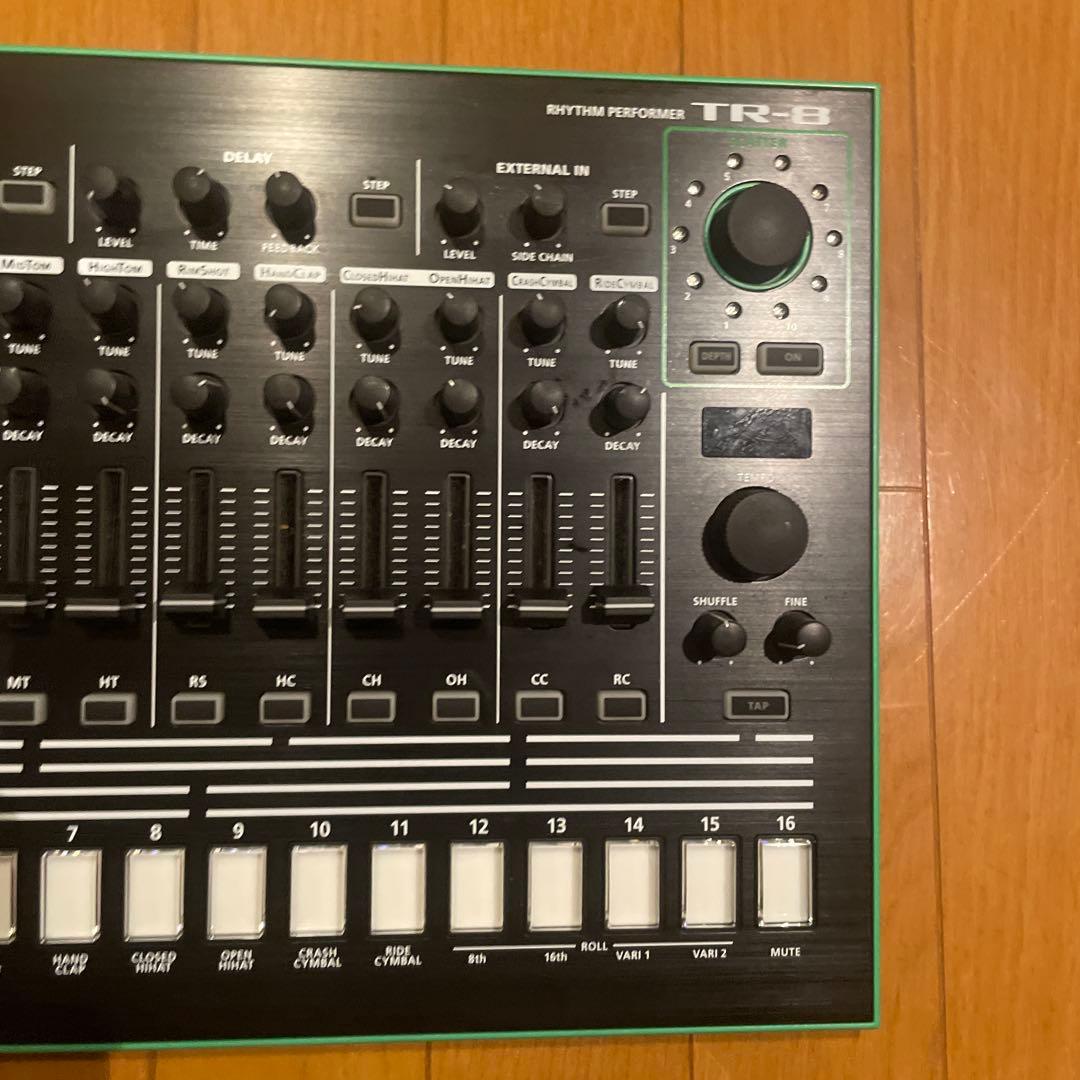 Roland Rhythm Machines Tr-8
