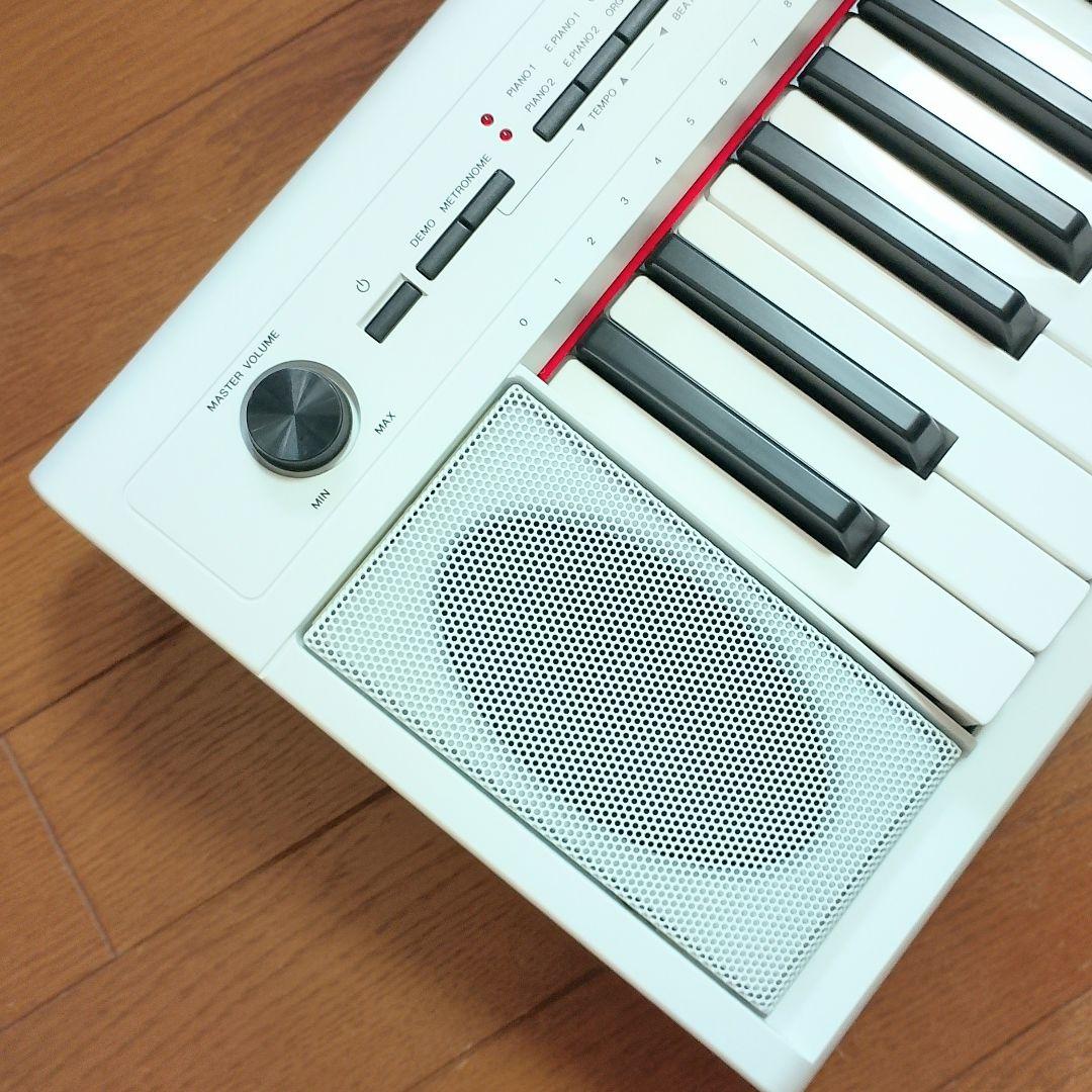 Yamaha Keyboards Digital Pianos Piaggero Np-12 Wh 61