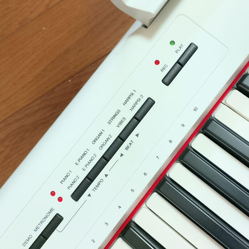 Yamaha Keyboards Digital Pianos Piaggero Np-12 Wh 61