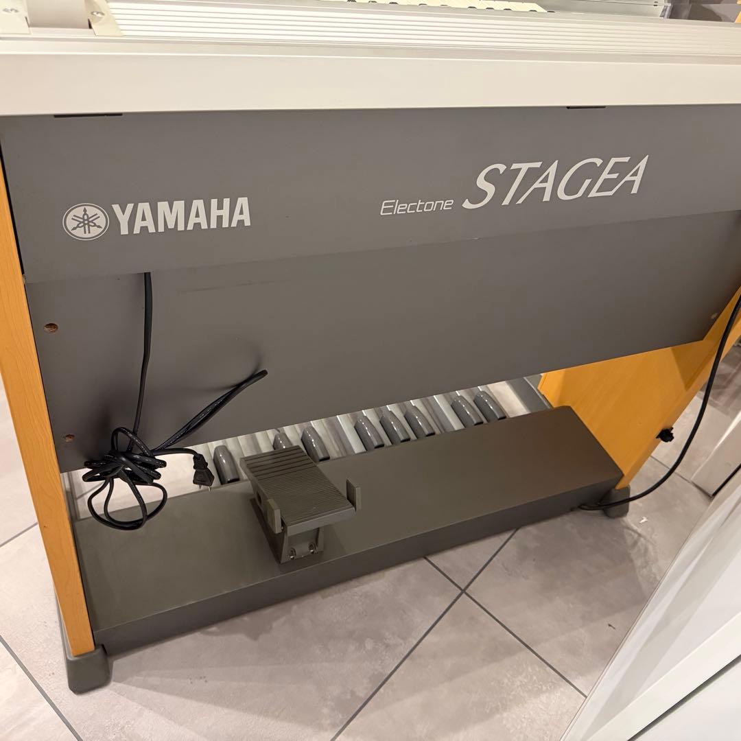 Yamaha Keyboards Digital Pianos Stagea Elb-01