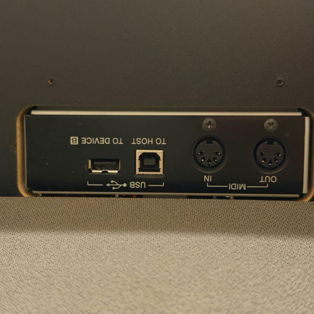 Yamaha Keyboards Digital Pianos Stagea Elb-01