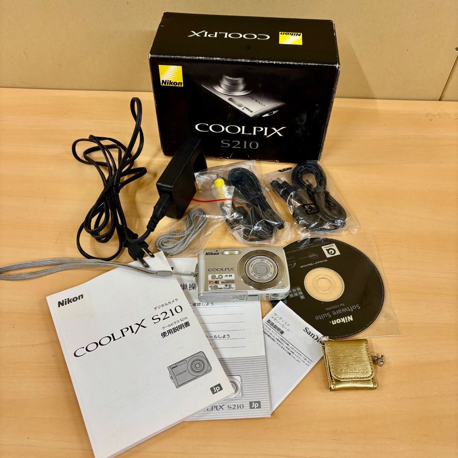 Nikon Compact Digital Camera (B) Coolpix S210 8.0 3 /9854