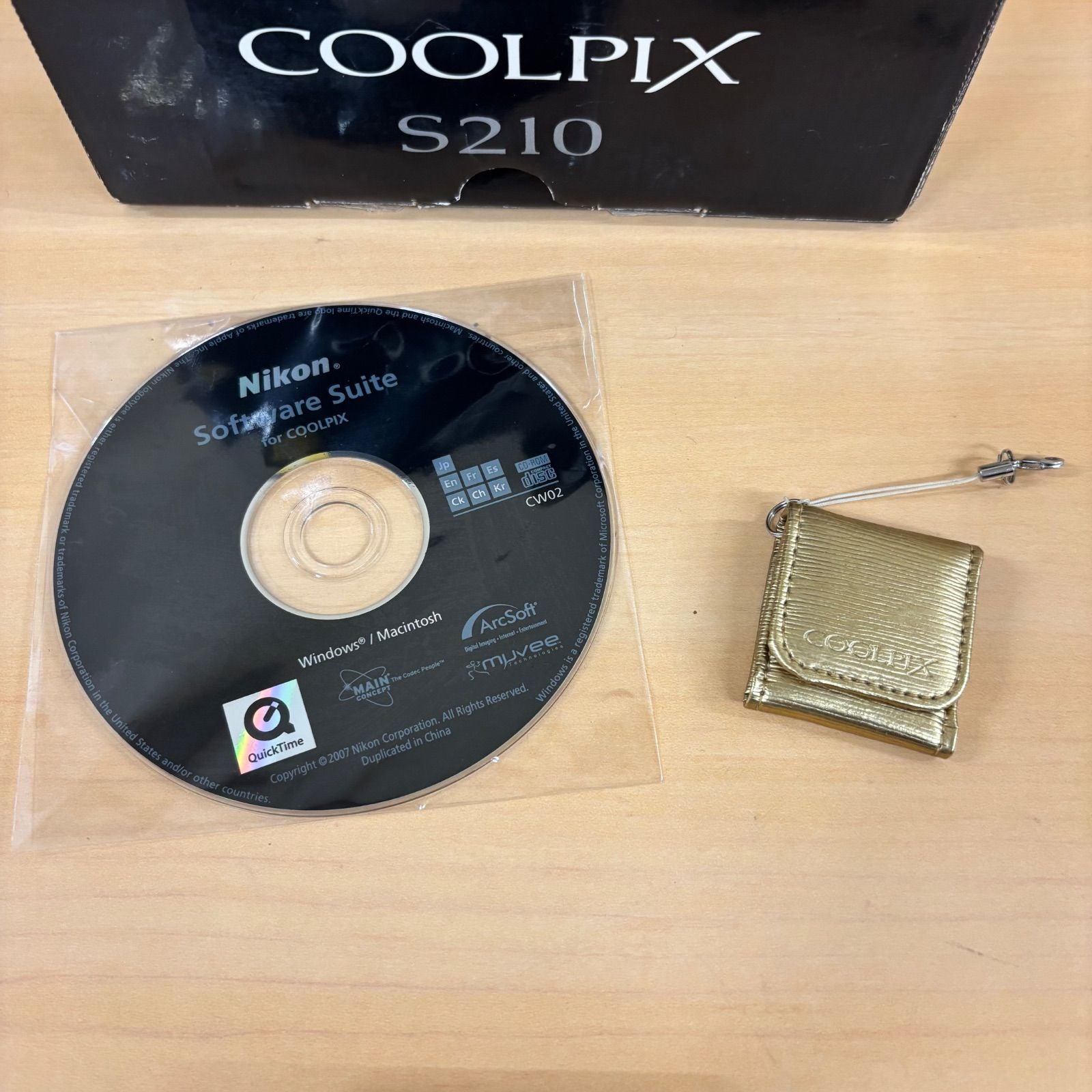 Nikon Compact Digital Camera (B) Coolpix S210 8.0 3 /9854
