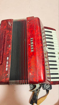 Yamaha Accordions S-32B
