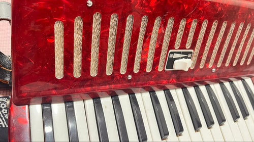 Yamaha Accordions S-32B