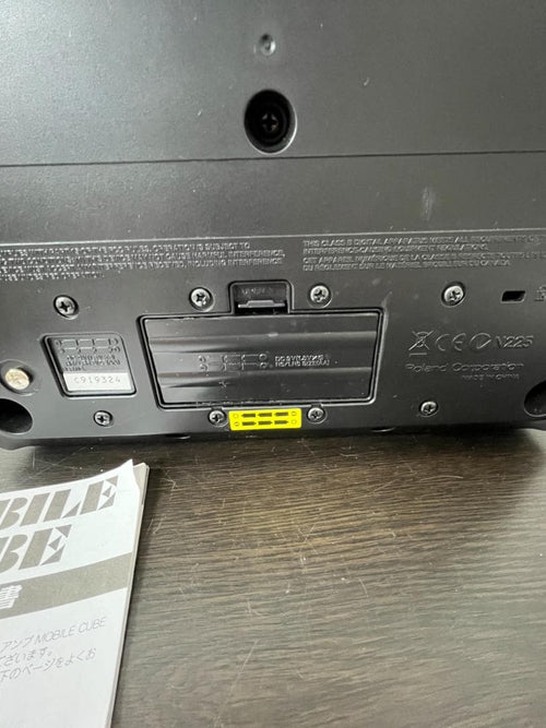 Roland Guitar Amplifiers Mobile Cube Da300