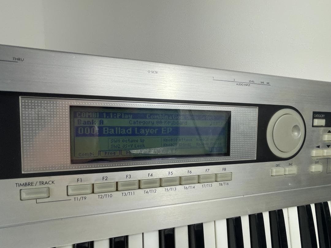 Others Korg Triton Le 61