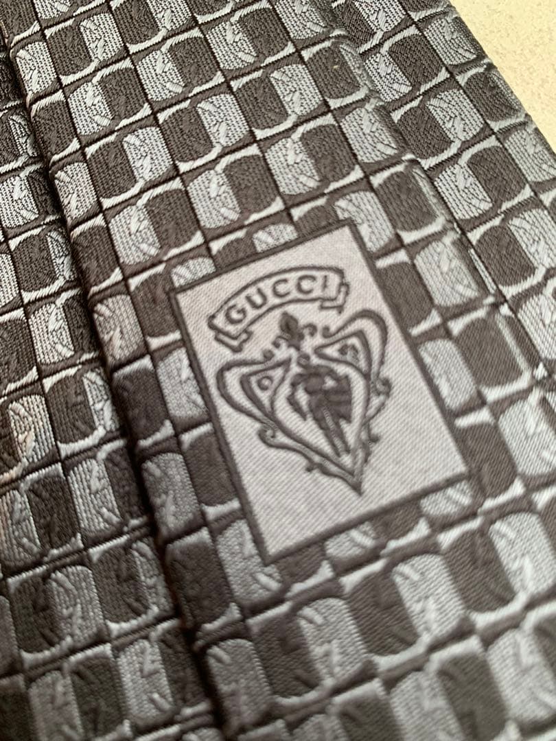 Gucci Ties 100%