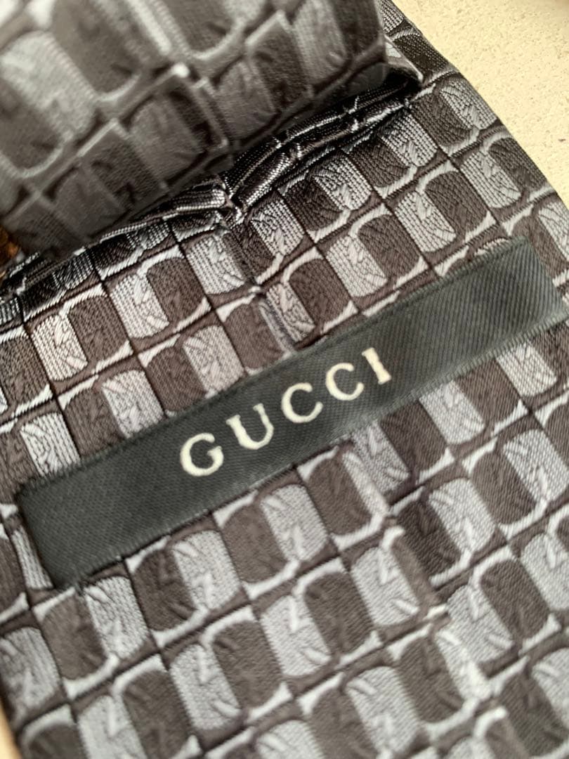 Gucci Ties 100%