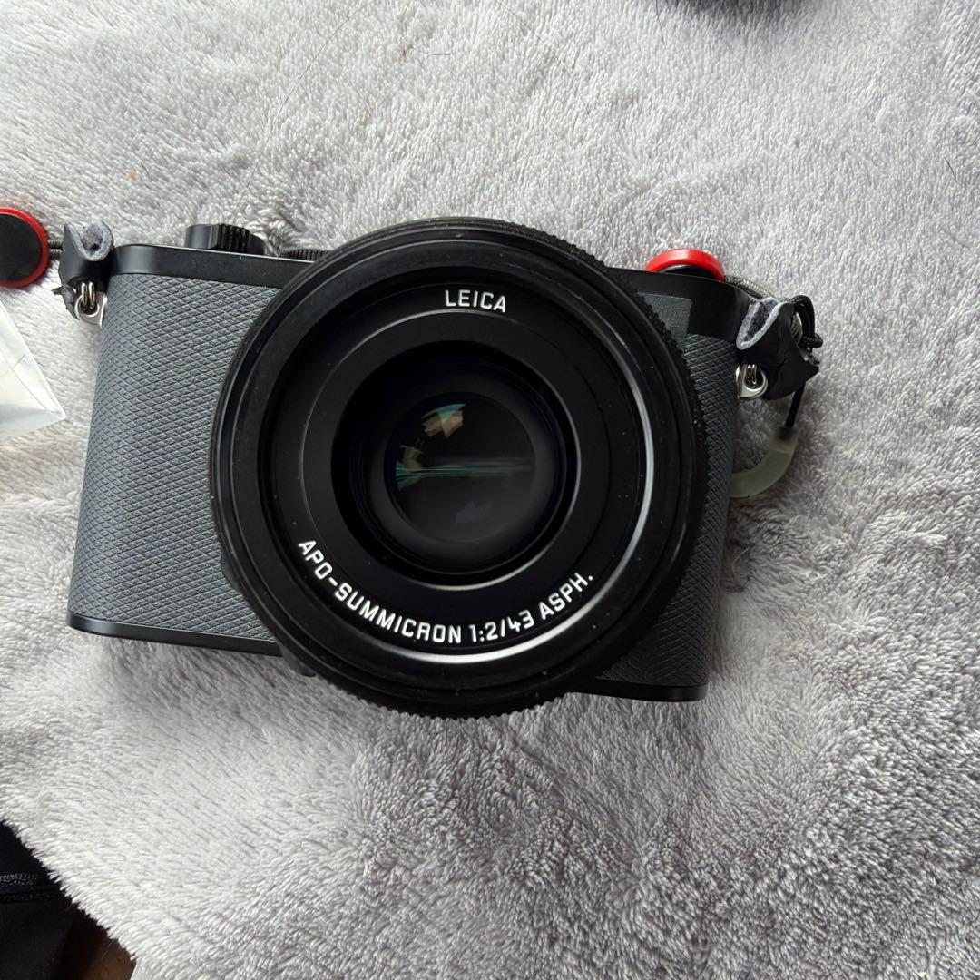 Compact Digital Cameras Leica Q3 43