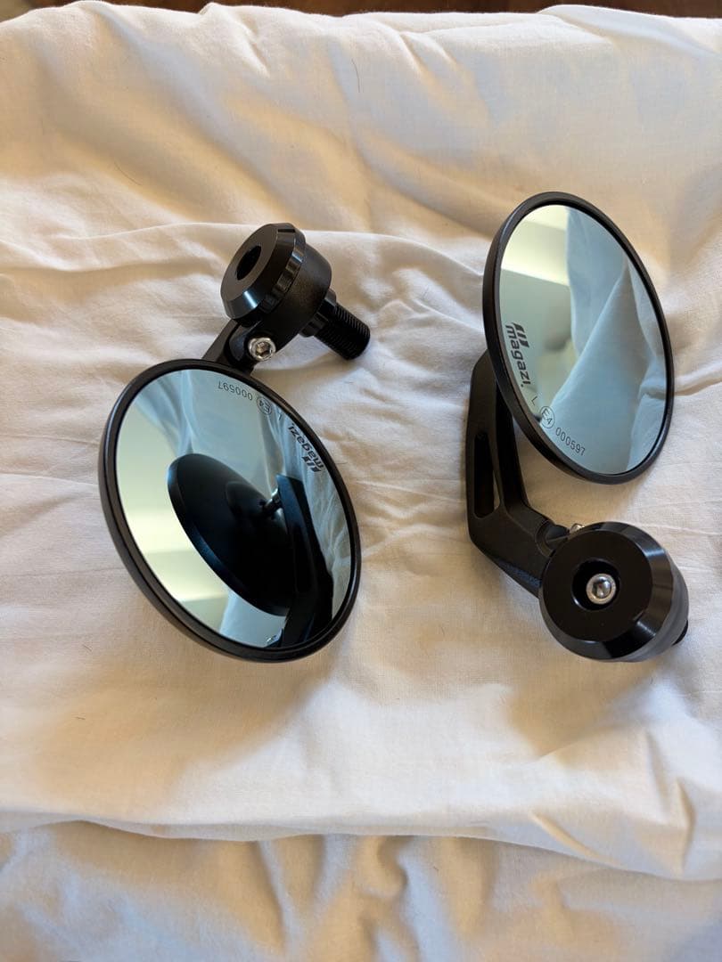 Mirrors Kiwav