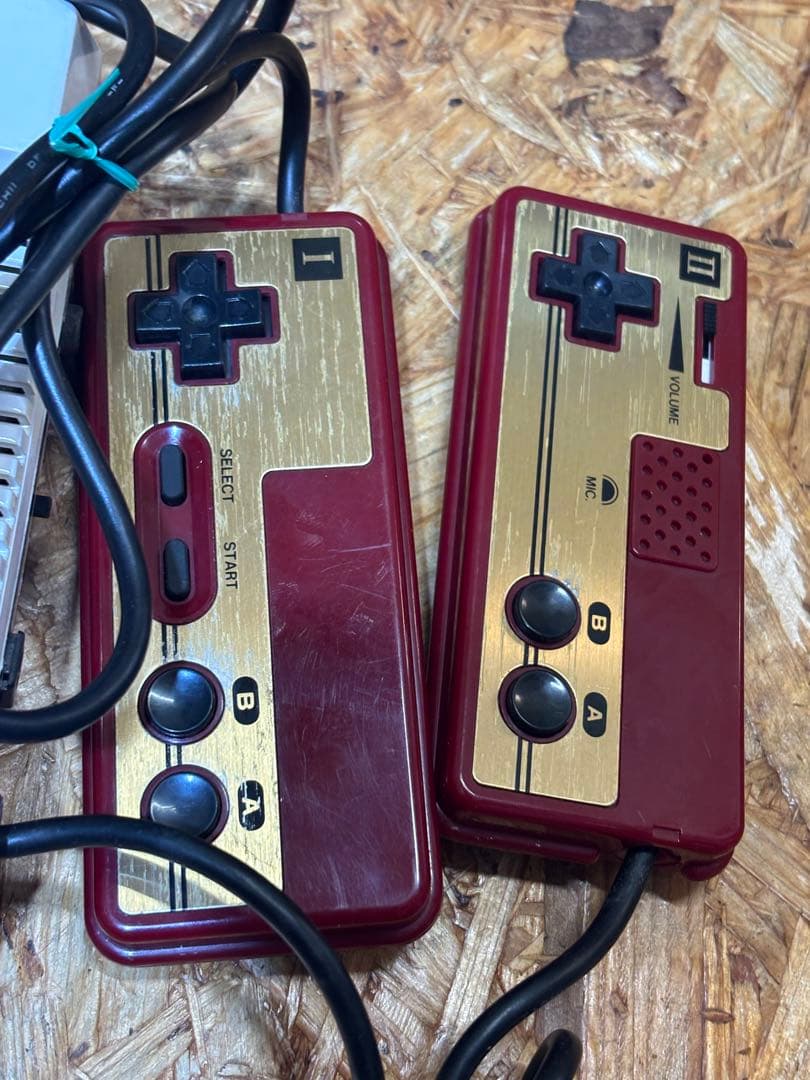 Famicom Consoles H10265518