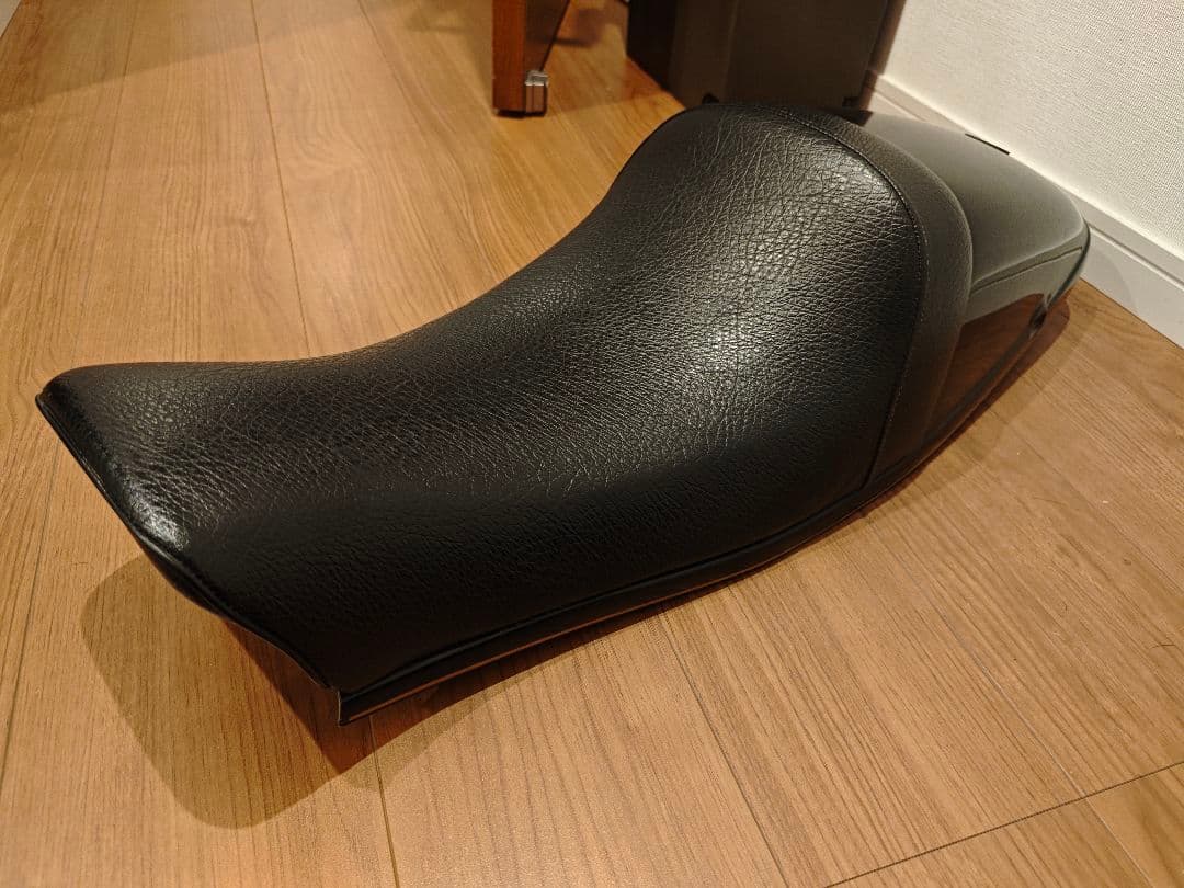 Seats Yamaha Sr400