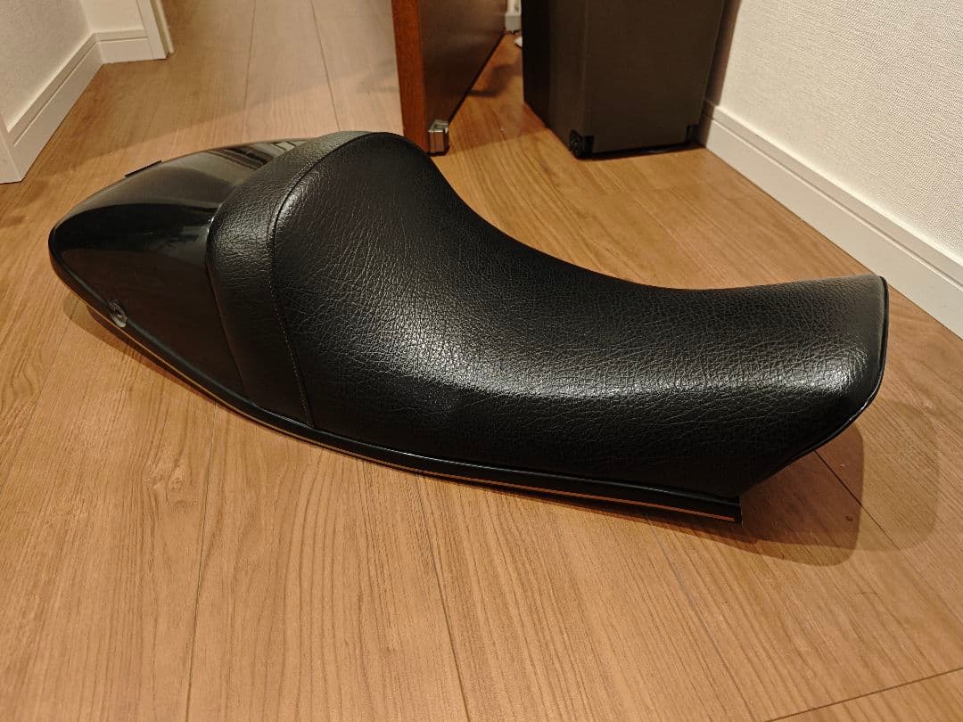 Seats Yamaha Sr400