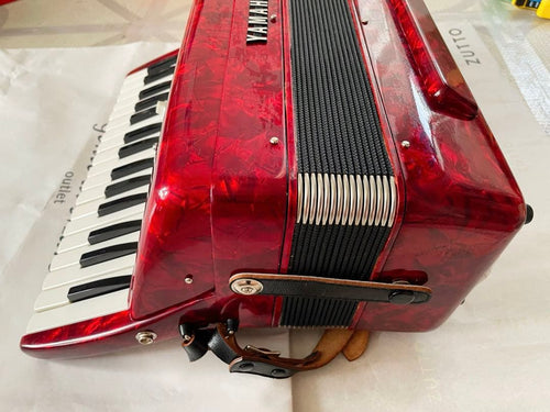 Yamaha Accordions S-32B