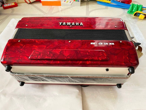 Yamaha Accordions S-32B
