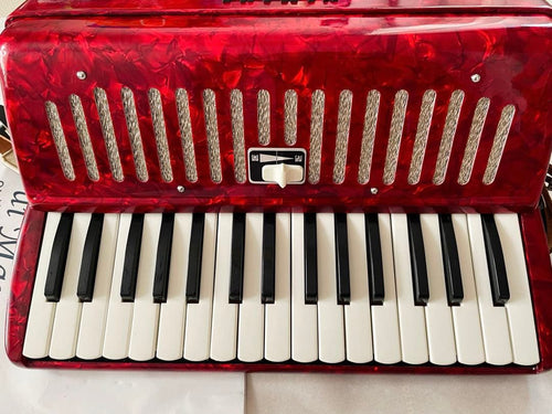 Yamaha Accordions S-32B