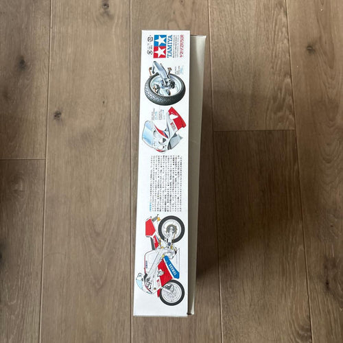 Tamiya Motorcycles 1/12 Yamaha Fzr750R Ow01