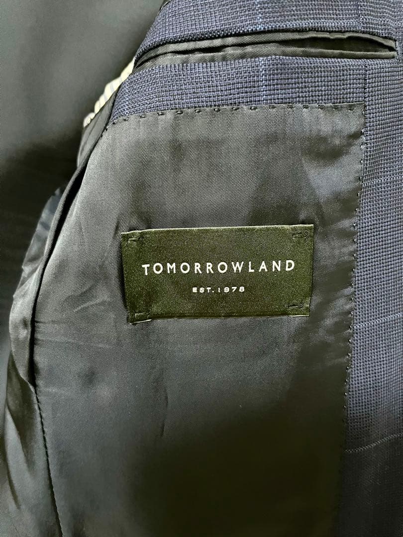 Tomorrowland Business Suits