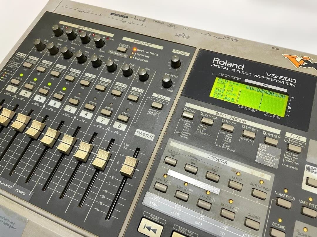 Roland Multi -Track Recorder Vs-880