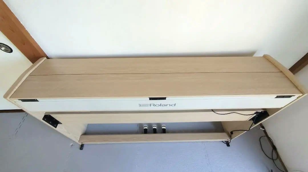 Roland Keyboards Digital Pianos F701La