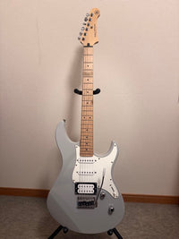 Yamaha Electric Guitars Pacifica 112V