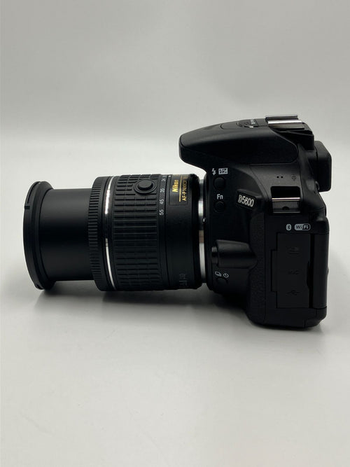 Digital Slr Nikon D5600 Af-P Dx Nikkor 18-55Mm F3.5-5.6G Vr