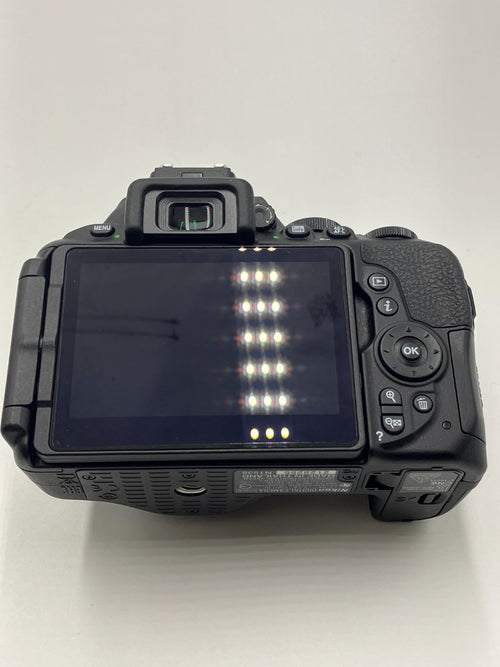 Digital Slr Nikon D5600 Af-P Dx Nikkor 18-55Mm F3.5-5.6G Vr