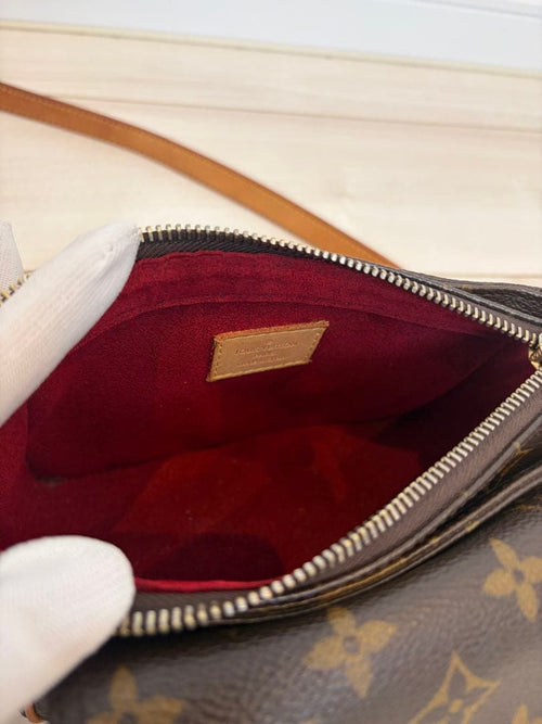 Louis Vuitton Shoulder Bags