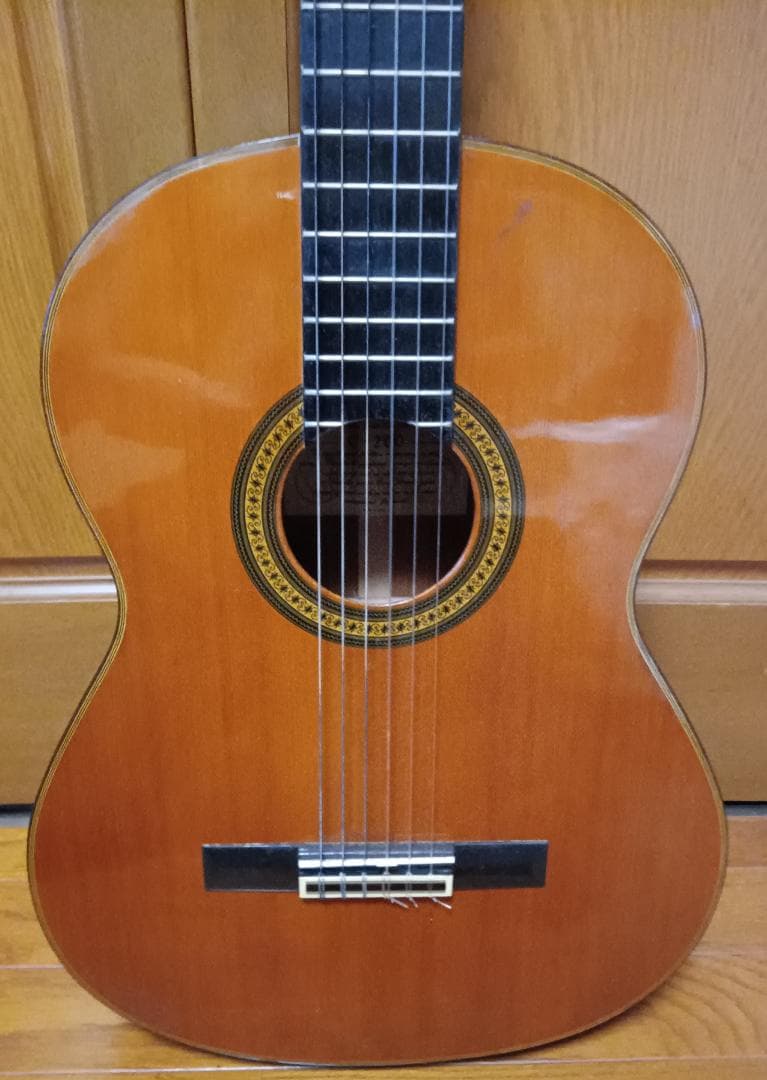 Acoustic Guitars Yamaha C-200