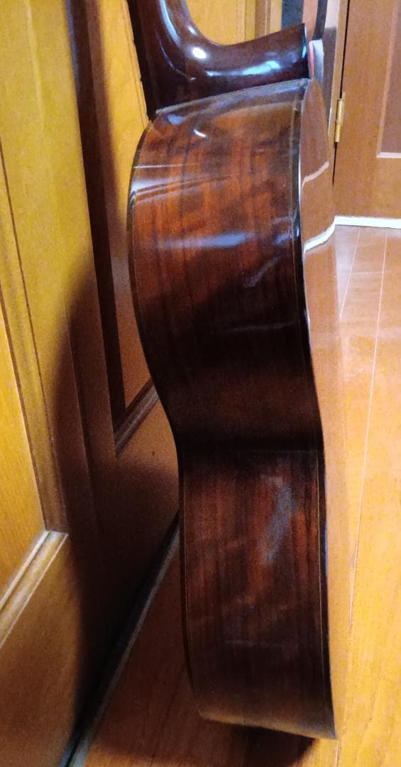Acoustic Guitars Yamaha C-200