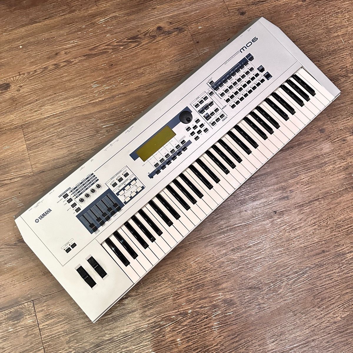 Yamaha Analog Synthesizer Mo6 Lc Motif Es