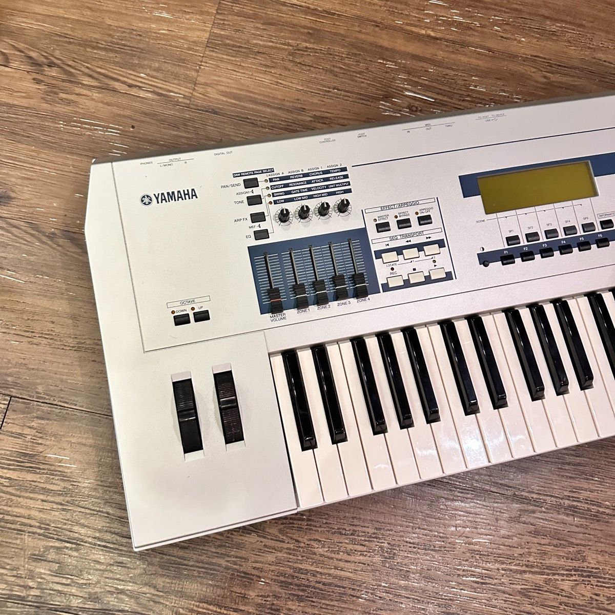 Yamaha Analog Synthesizer Mo6 Lc Motif Es