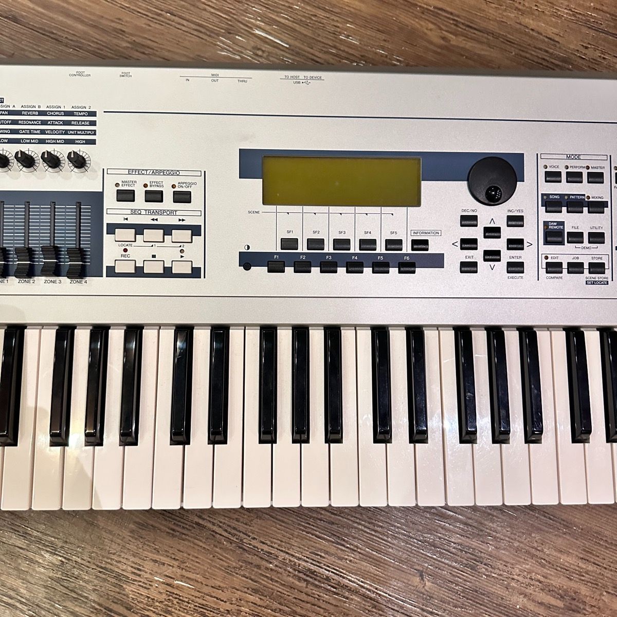Yamaha Analog Synthesizer Mo6 Lc Motif Es