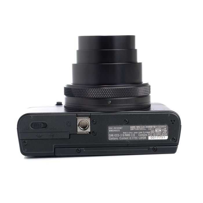 Sony Compact Digital Camera Dsc-Rx100M7