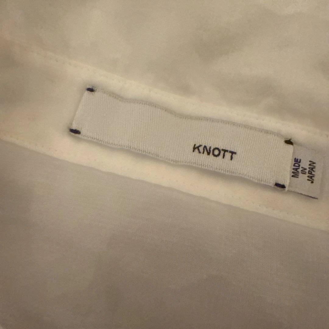 Sleeveless Knott